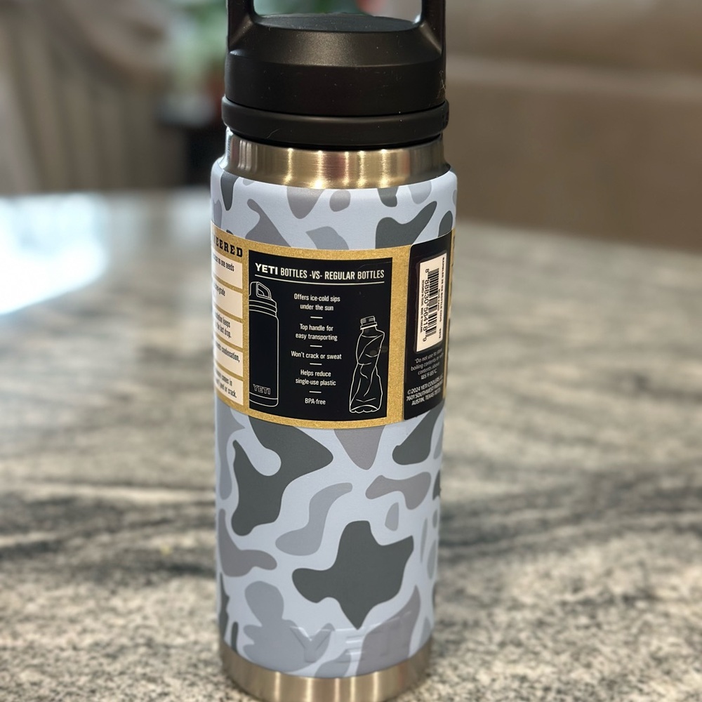 YETI Rambler 26oz Bottle in Blue Camo New! Hard to Find! - Picture 2 of 4